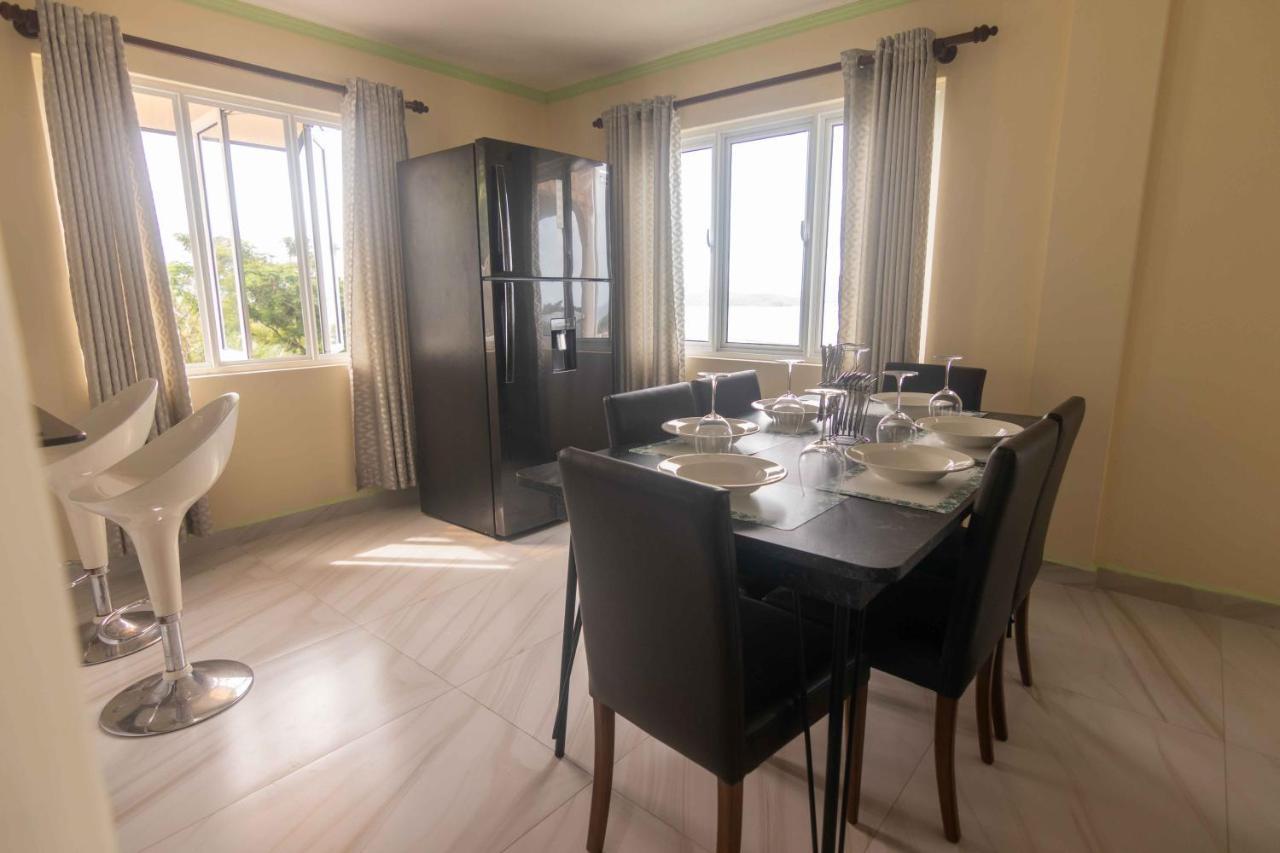 Azamat Self-Catering Apartment Pointe La Rue Exterior photo